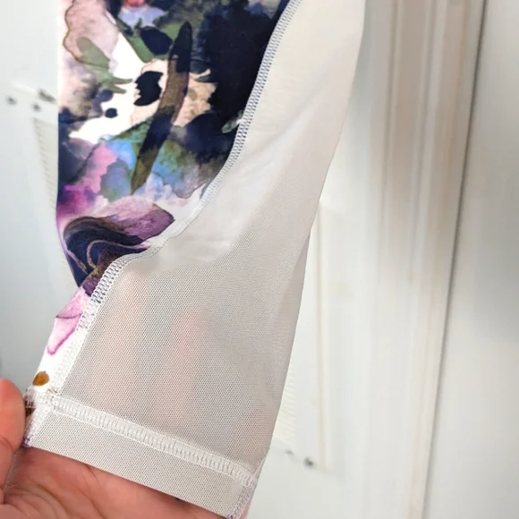 EUC Athleta Womens Watercolor Floral Mudra Mesh Detail 7/8 Leggings Size Small - Picture 5 of 11